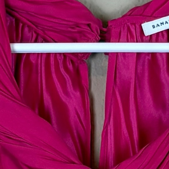 Banana Republic Pink Silk-Like Sleeveless Pullover Cami Blouse w/ Roll/Twist - Picture 5 of 12